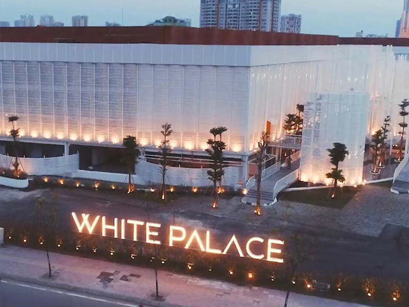 White Palace về đêm