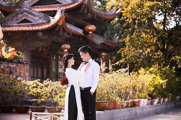 chụp ảnh cưới tại chùa